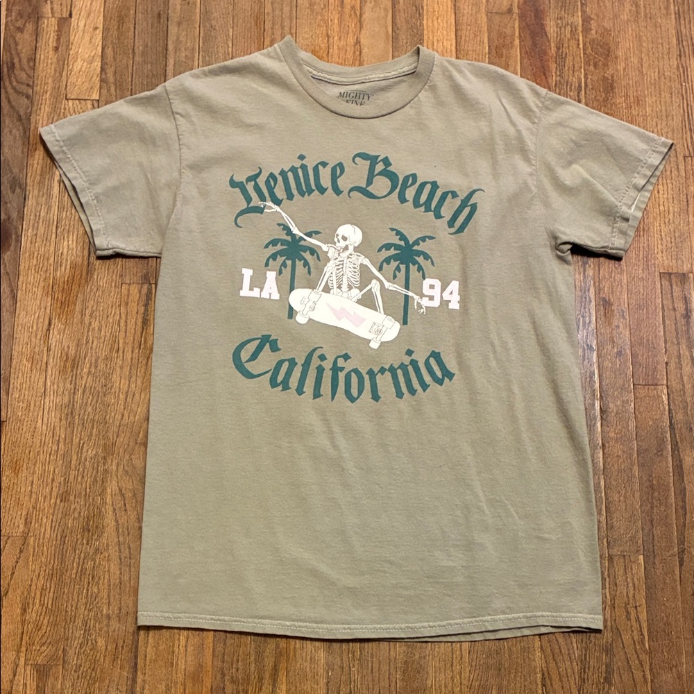 Vintage  Trendy All Cotton Venice Beach California Graphic T-Shirt Size Medium